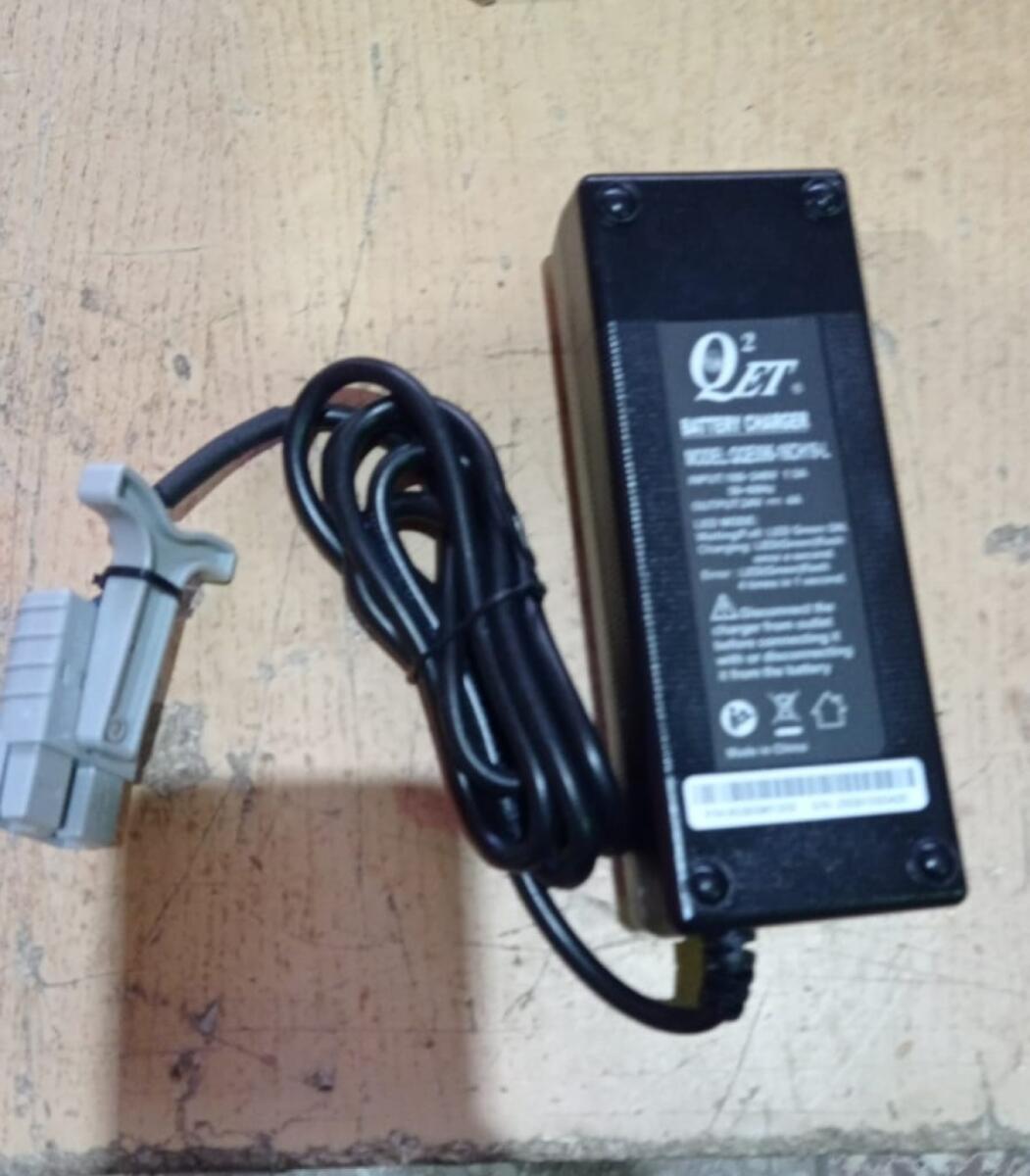 Зарядное устройство для тележек PPT15-2 24V/4А (Charger) Зарядное устройство для тележек PPT15-2 24V/4А (Charger)