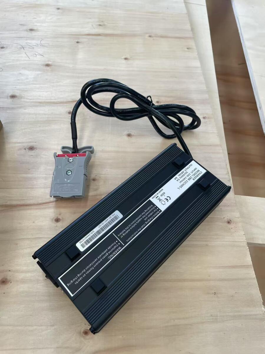 Зарядное устройство для тележек CBD20W-II 48/5A (Charger) Зарядное устройство для тележек CBD20W-II 48/5A (Charger)
