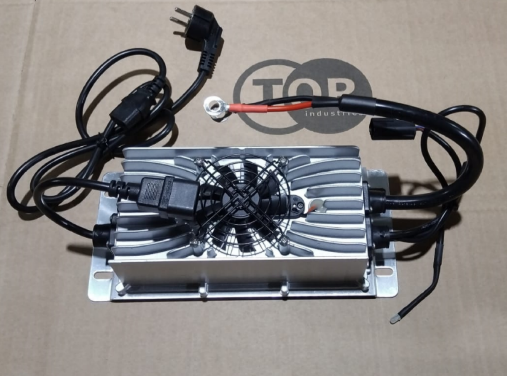 Зарядное устройство для штабелёров CDD10R-E/CDD12R-E 24V/25A Li-ion (Charger) Зарядное устройство для штабелёров CDD10R-E/CDD12R-E 24V/25A Li-ion (Charger)